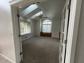 2127 Royal Saint George Dr in Florence, OR - Building Photo - Building Photo