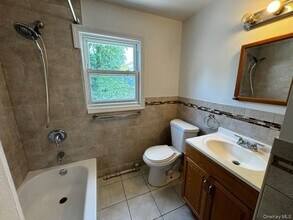 8 Dudley Pl in Yonkers, NY - Building Photo - Building Photo