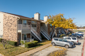 Trinity Meadows in Carrollton, TX - Building Photo - Building Photo