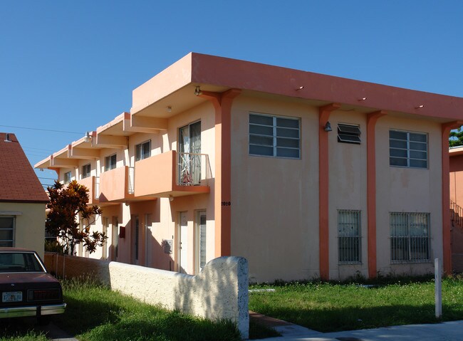 2028 SW 4th St in Miami, FL - Building Photo - Building Photo