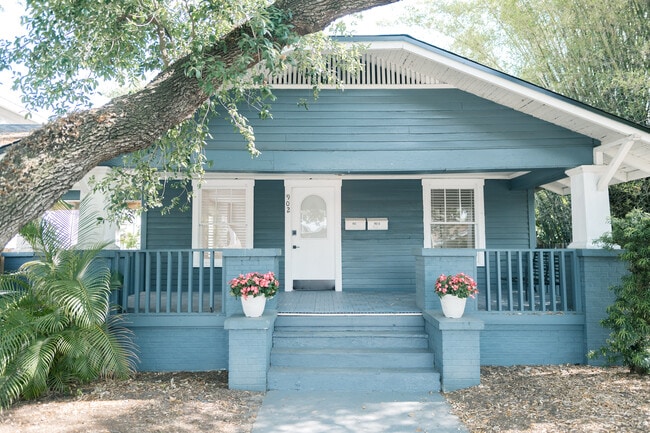 property at 902 W Columbus Dr