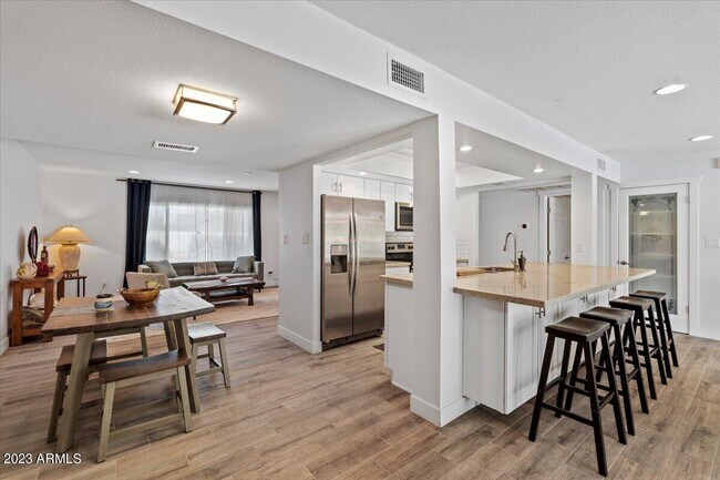 8713 E Orange Blossom Ln in Scottsdale, AZ - Foto de edificio - Building Photo