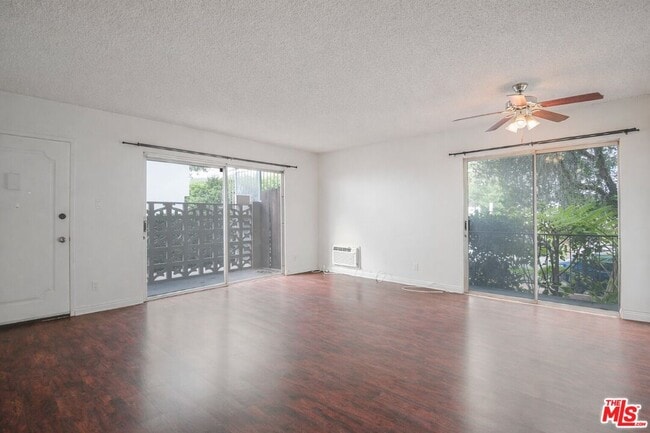 1221 Amherst Ave in Los Angeles, CA - Foto de edificio - Building Photo