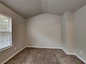 730 Celeste Ln in Atlanta, GA - Building Photo - Building Photo