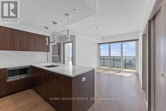 3 Concord Cityplace Wy in Toronto, ON - Building Photo - Building Photo