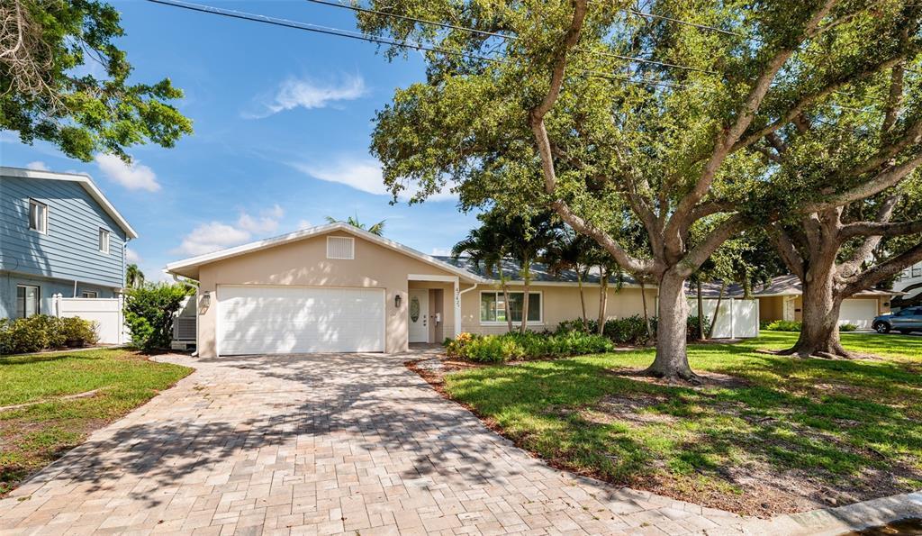 4342 14th Way NE in St. Petersburg, FL - Foto de edificio