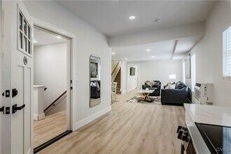 1104 Main St in Sylvan Beach, NY - Foto de edificio - Building Photo