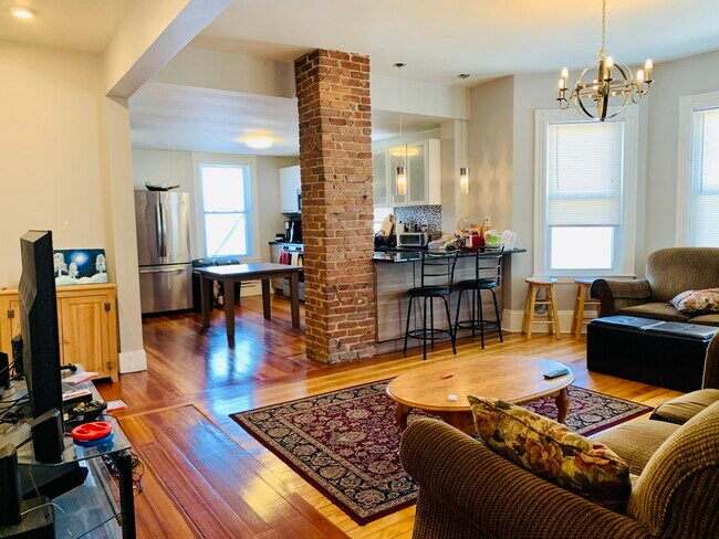 8 Eulita Ter in Boston, MA - Building Photo - Building Photo