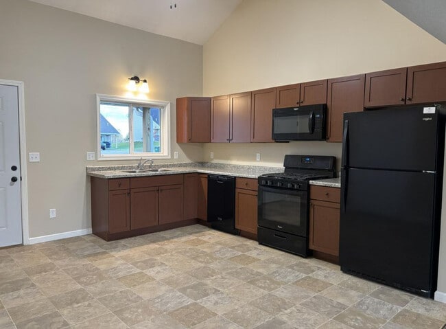 423 E Cheyenne St in Roberts, WI - Building Photo - Building Photo