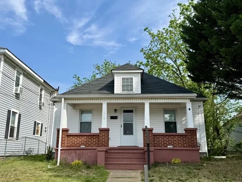 property at 1518 Tazewell Ave SE
