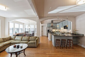 645 W Bittersweet Pl in Chicago, IL - Building Photo - Building Photo