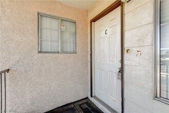 5270 Carriellen Ln in Las Vegas, NV - Building Photo - Building Photo