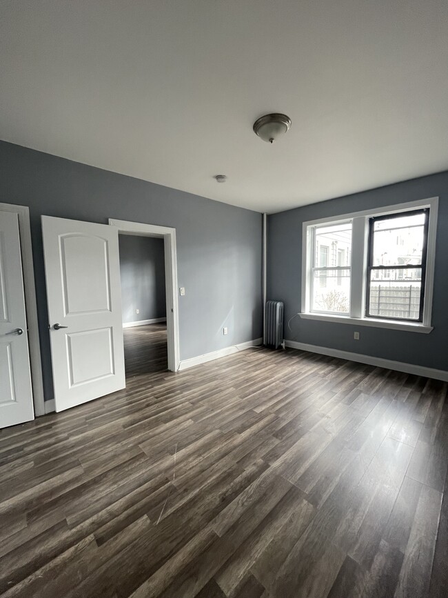 38 W 29th St, Unit 1D in Bayonne, NJ - Building Photo - Building Photo