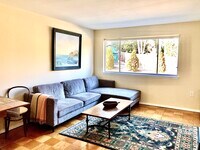 4555 MacArthur Blvd NW, Unit 207