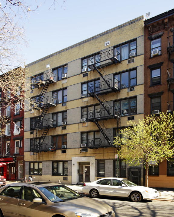 515-517 E 6th St in New York, NY - Building Photo