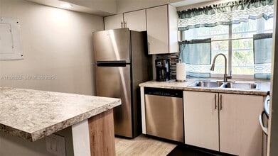 9101 Lime Bay Blvd in Tamarac, FL - Building Photo - Building Photo