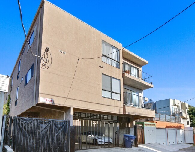 209 4th Ave in Venice, CA - Foto de edificio - Building Photo