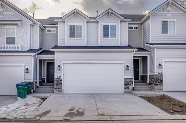 property at 803 N Hilltop Dr