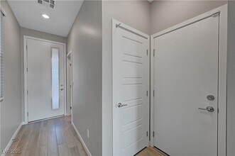 19 Strada Barbera in Henderson, NV - Building Photo - Building Photo