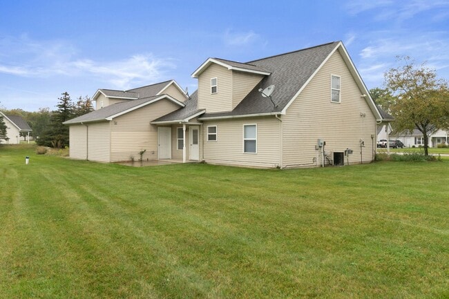 Cattail Lane Townhomes in Pinckney, MI - Foto de edificio - Building Photo