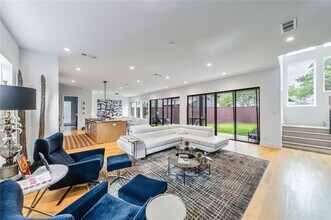 9753 Mixon Dr in Dallas, TX - Building Photo - Building Photo