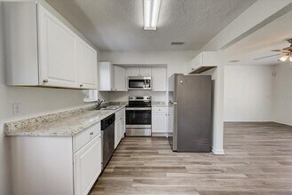 175 11th Ave SW in Largo, FL - Building Photo - Building Photo