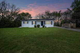 1857 Memorial Dr in Clarksville, TN - Building Photo