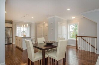 777 N Main St in West Hartford, CT - Foto de edificio - Building Photo