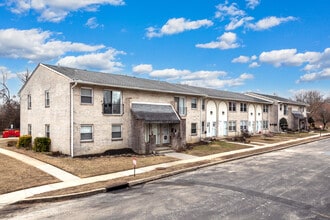 Knightsbridge Condominiums in Westville, NJ - Foto de edificio - Building Photo