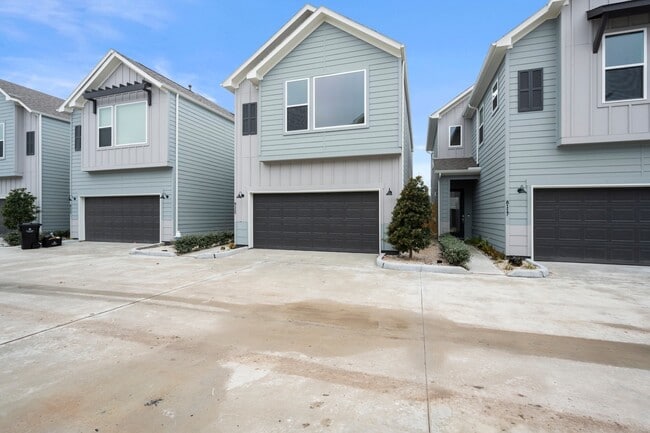8115 Esther Acres Ln in Houston, TX - Building Photo - Building Photo