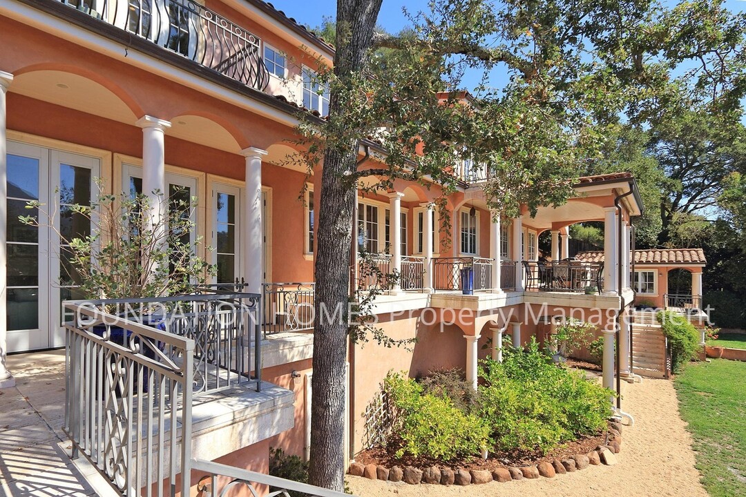 18 Maple Ave in Kentfield, CA - Building Photo
