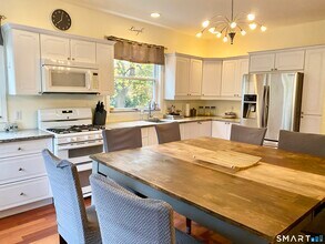 1908 Stratfield Rd in Fairfield, CT - Building Photo - Building Photo