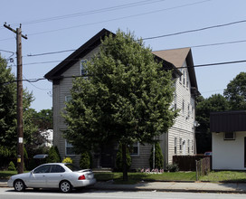 1266 Cranston St in Cranston, RI - Building Photo - Building Photo