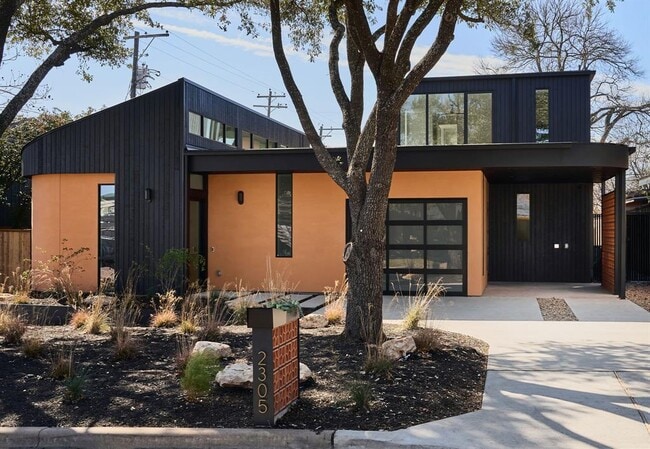 property at 2305 Westoak Dr