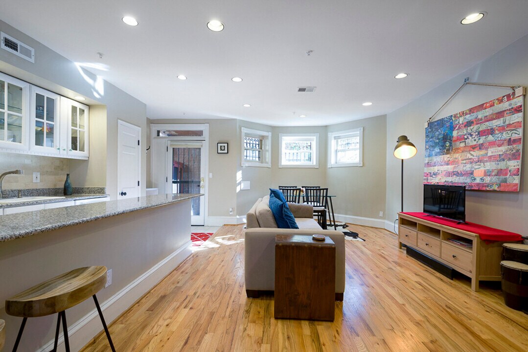 1738 19th St NW in Washington, DC - Building Photo