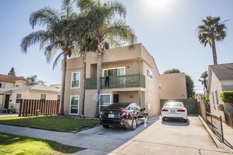 929-931 Chalcedony St in San Diego, CA - Foto de edificio - Building Photo