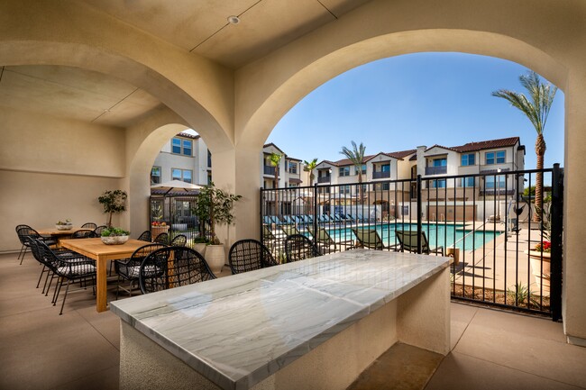 The Kingsley Luxury Apartments in Rialto, CA - Foto de edificio - Building Photo