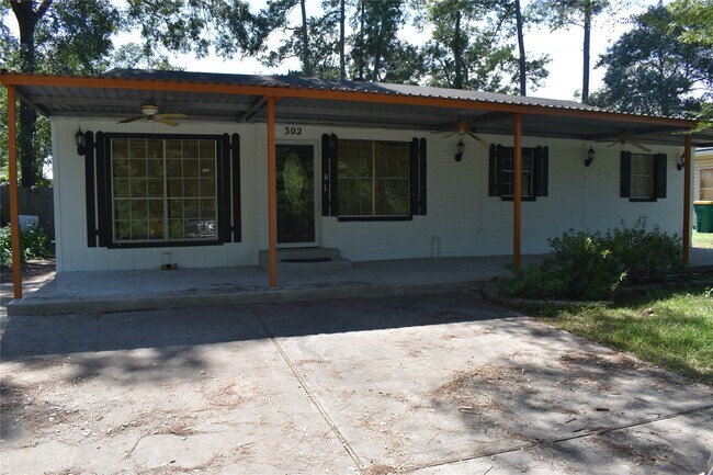 302 Arrowhead Dr in Montgomery, TX - Building Photo - Building Photo