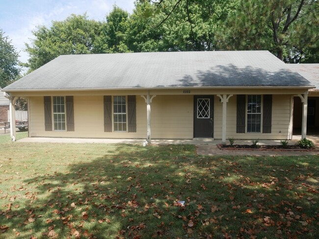 property at 3530 Lakehurst Dr
