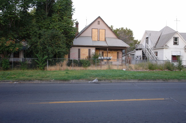 111 N Naches Ave in Yakima, WA - Building Photo - Building Photo