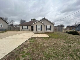 70 Morning Dr in Brownsville, TN - Building Photo