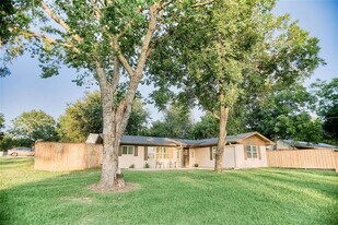 7408 Scenic Dr in Lone Oak, TX - Building Photo