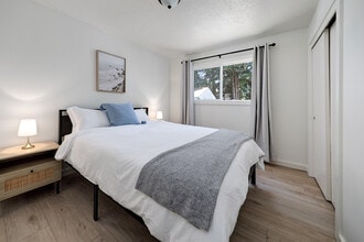 11380 SW Greenburg Rd in Tigard, OR - Foto de edificio - Building Photo