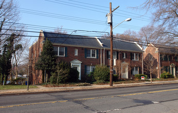 4478 Macarthur Blvd NW in Washington, DC - Building Photo - Building Photo