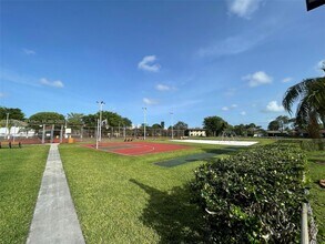 8054 Camino Ct in Miami, FL - Building Photo - Building Photo