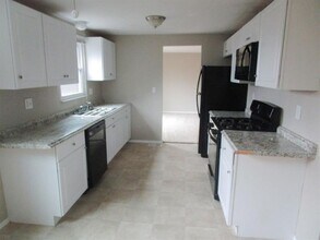 1104 Preston Dr in North Versailles, PA - Building Photo - Building Photo