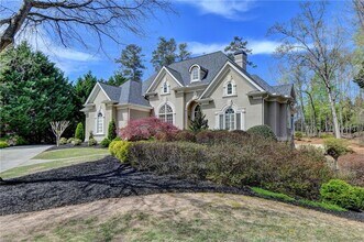 6745 Laurel Oak Dr in Suwanee, GA - Building Photo - Building Photo