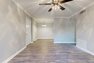 2800 McFarland in Tuscaloosa, AL - Building Photo - Interior Photo