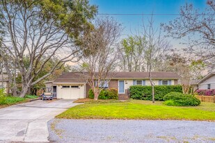 1439 Glencoe Dr in Mount Pleasant, SC - Building Photo