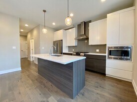 317 W Evergreen Ave in Chicago, IL - Building Photo